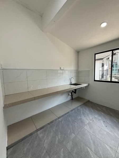Rumah Teres 1 Tingkat untuk Dijual di Taman Molek (Johor Bahru) - Zoe Voon - Kitchen - PropertyGuru.com.my