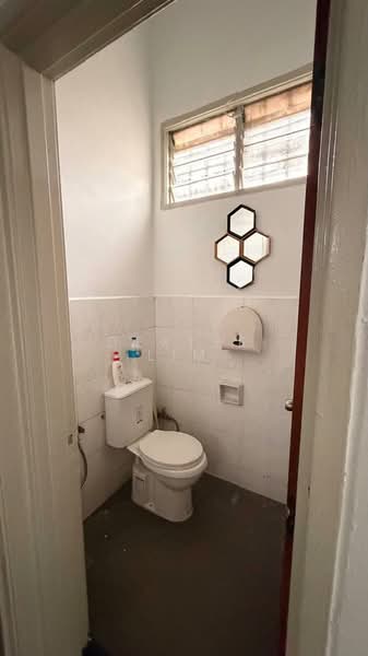 Shop for Rent in Johor Bahru (Johor) - Dexter Lim - Bathroom - PropertyGuru.com.my