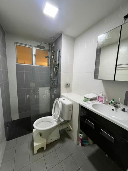Pangsapuri untuk Disewa di Seri Intan Apartment - Jack Khor Phor Jiing - Bathroom - PropertyGuru.com.my