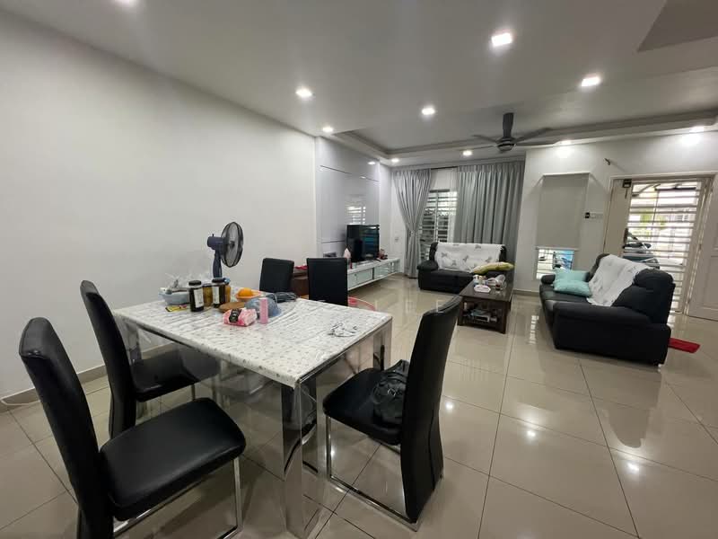 2-storey Terraced House for Sale in Taman Seri Austin (Tebrau) - Sze Lee - Living Room - PropertyGuru.com.my
