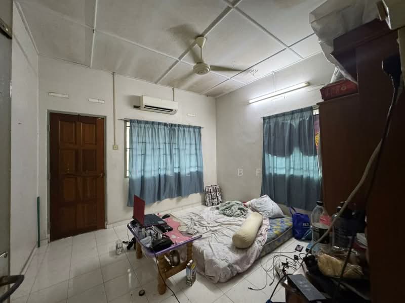 Semi-Detached House for Sale in Taman Spring Garden (Tanjong Kling) - Helen BF - Bedroom - PropertyGuru.com.my