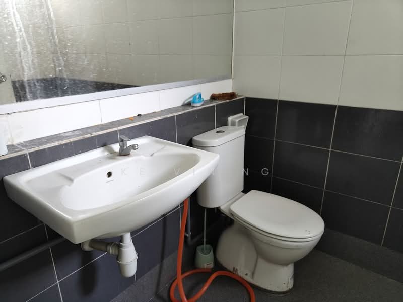 Condominium for Rent at Aman Heights Condominium - Kelvin Ng - Bathroom - PropertyGuru.com.my