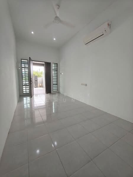 Rumah Teres 1 Tingkat untuk Dijual di Ipoh (Perak) - Derrick Chung - Entrance - PropertyGuru.com.my