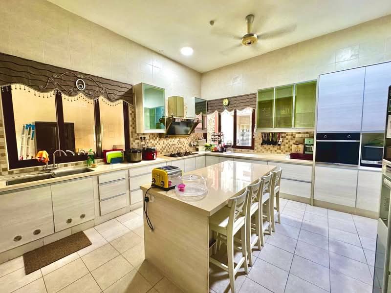 Semi-Detached House for Sale in Bukit Jelutong (Shah Alam) - Aqil Kamal - Kitchen - PropertyGuru.com.my