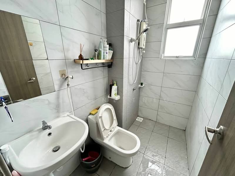Service Residence for Sale at SKS Habitat - Eugene Tneo - Bathroom - PropertyGuru.com.my