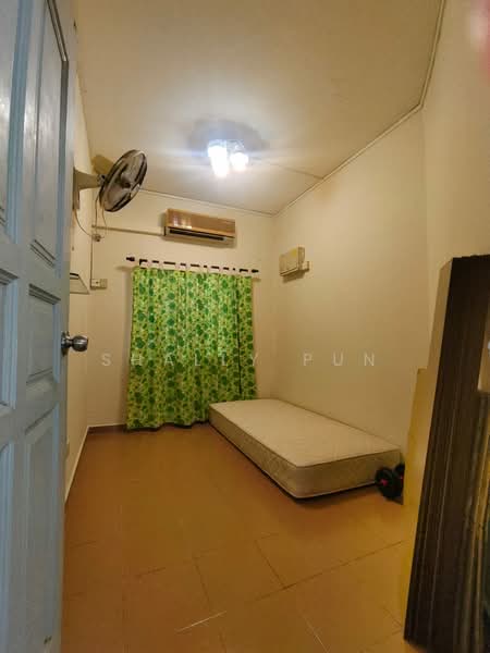 Kondominium untuk Disewa di Endah Regal Condominium - Shally Pun - Bedroom - PropertyGuru.com.my