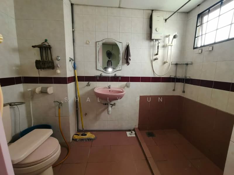 Kondominium untuk Disewa di Endah Regal Condominium - Shally Pun - Bathroom - PropertyGuru.com.my