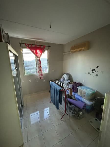 Pangsapuri untuk Dijual di Bukit Cheras Apartment (Block 8 & 10) - Andrew Loh - Bedroom - PropertyGuru.com.my