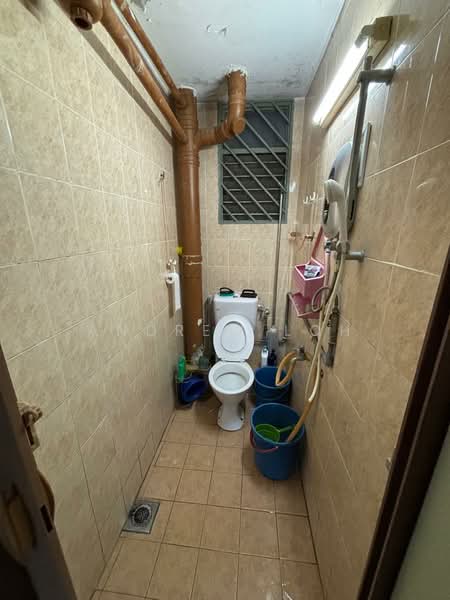 Pangsapuri untuk Dijual di Bukit Cheras Apartment (Block 8 & 10) - Andrew Loh - Bathroom - PropertyGuru.com.my