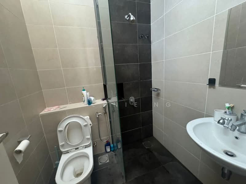 Rumah Berkembar untuk Disewa di Iskandar Puteri (Nusajaya) (Johor) - Queenie Ng - Bathroom - PropertyGuru.com.my