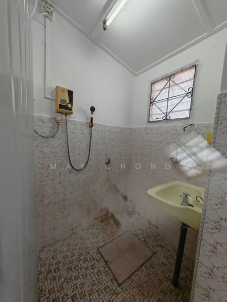 1-storey Terraced House for Sale in Taman Ungku Tun Aminah (Skudai) - May Chong - Bathroom - PropertyGuru.com.my
