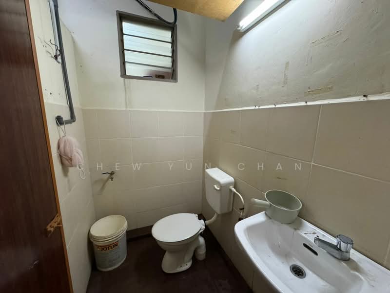 Rumah Flat untuk Disewa di Taman Baiduri - Chew Yun Chan - Bathroom - PropertyGuru.com.my