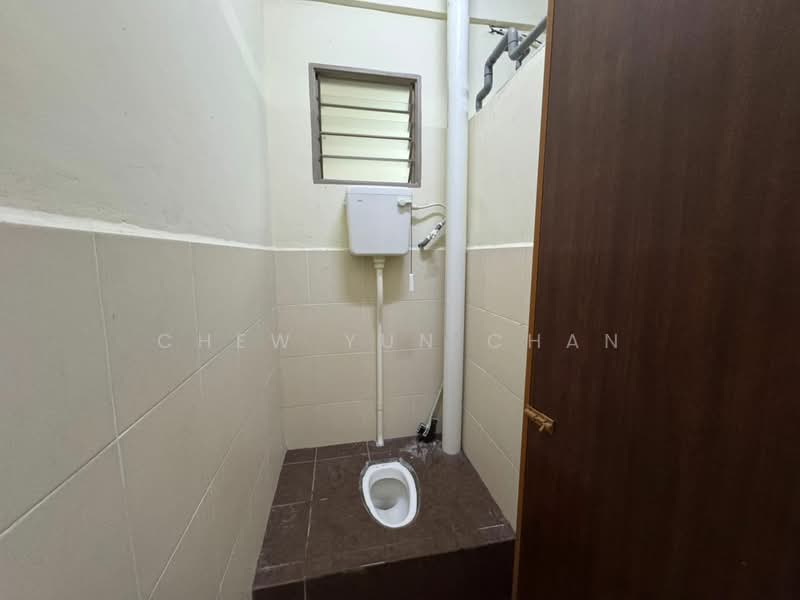 Rumah Flat untuk Disewa di Taman Baiduri - Chew Yun Chan - Bathroom - PropertyGuru.com.my