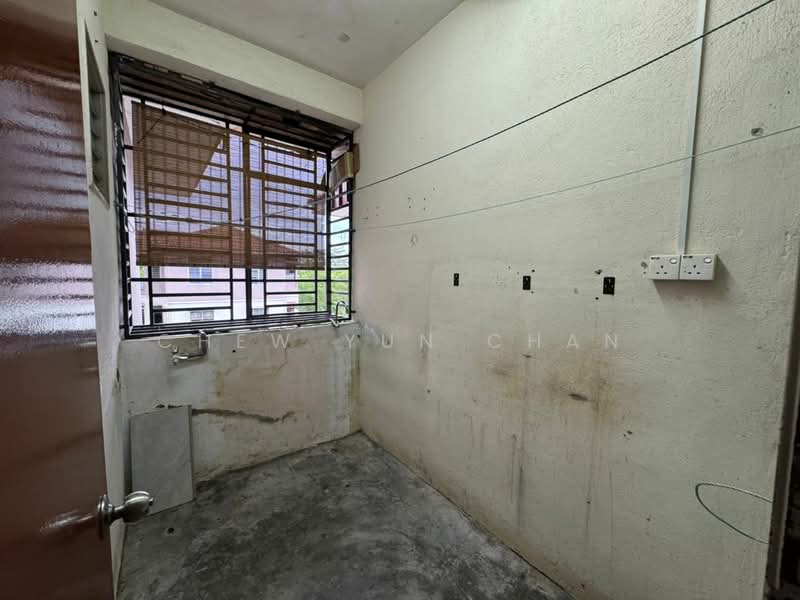 Rumah Flat untuk Disewa di Taman Baiduri - Chew Yun Chan - Balcony - PropertyGuru.com.my