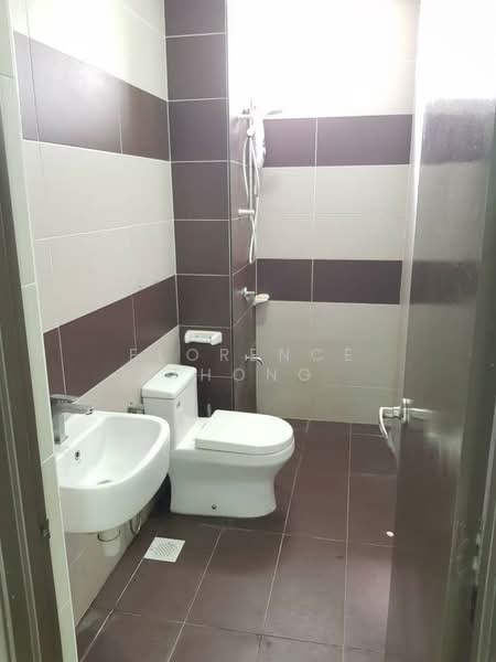 Kondominium untuk Disewa di M Condominium @ Larkin - Florence Thong - Bathroom - PropertyGuru.com.my