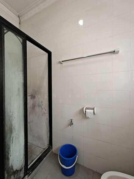 Rumah Berkembar untuk Dijual di Taman Pelangi (Johor Bahru) - Chen Shieh Yu - Bathroom - PropertyGuru.com.my