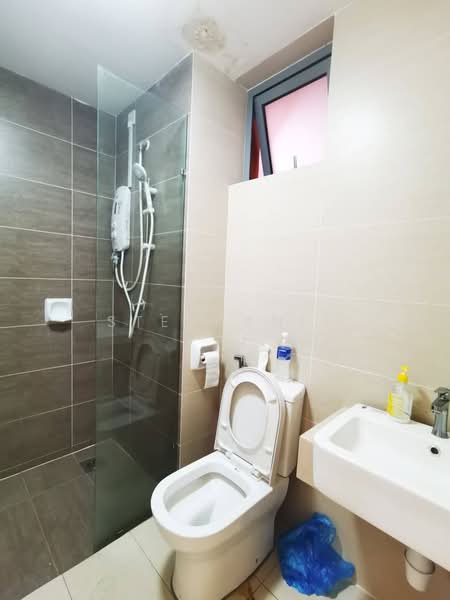 Servis Apartment untuk Disewa di Gravit8, Klang - Stephanie Yap - Bathroom - PropertyGuru.com.my