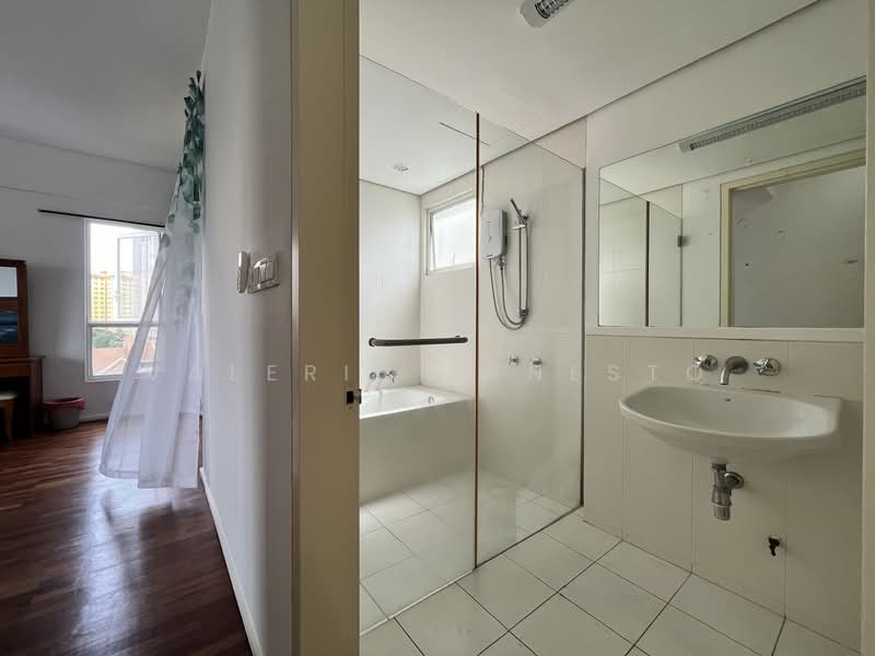 Kondominium untuk Dijual di One Jelatek - Valerie Arnesto - Master Bathroom - PropertyGuru.com.my