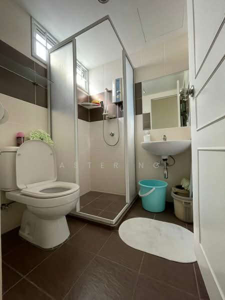 Kondominium untuk Dijual di Marina Bay Condominium - Aster Ng - Bathroom - PropertyGuru.com.my