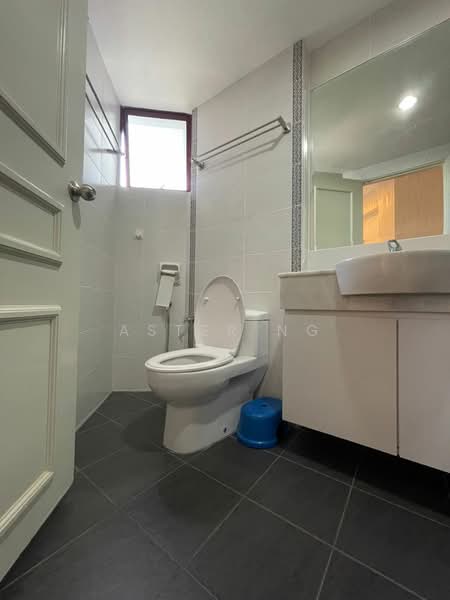 Kondominium untuk Dijual di Marina Bay Condominium - Aster Ng - Bathroom - PropertyGuru.com.my