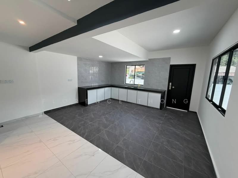 Rumah Teres 1 Tingkat untuk Dijual di Taman Dahlia (Tampoi) - Florence Thong - Kitchen - PropertyGuru.com.my