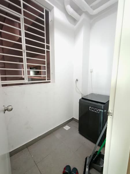 Kondominium untuk Disewa di Parkhill Residence - Yong Weng Kong - Yard - PropertyGuru.com.my