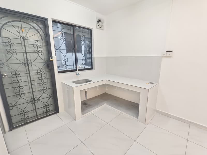 Rumah Teres 2 Tingkat untuk Dijual di Ulu Tiram (Johor) - Izmaeljb . - Kitchen - PropertyGuru.com.my