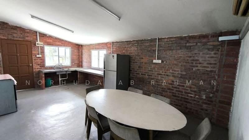 Semi-Detached House for Sale in Taman Pinggiran Putra (Seri Kembangan) - Norhuda Ab Rahman - Kitchen - PropertyGuru.com.my