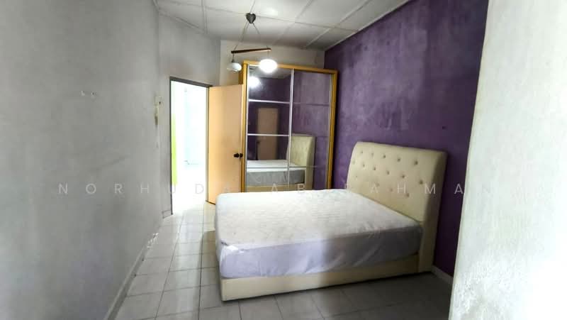 Semi-Detached House for Sale in Taman Pinggiran Putra (Seri Kembangan) - Norhuda Ab Rahman - Bedroom - PropertyGuru.com.my