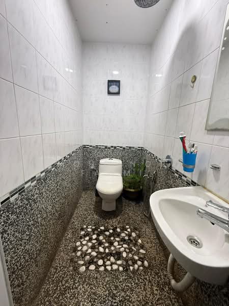2-storey Terraced House for Sale in Taman Pinggiran Permata (Batu Caves) - Mohd Nor Fahmi - Bathroom - PropertyGuru.com.my