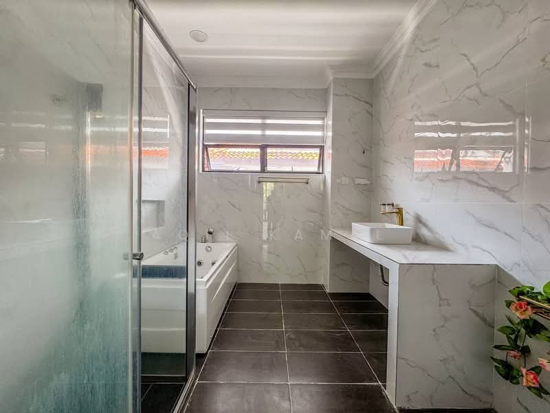 Bungalow for Sale in Ara Damansara (Selangor) - Aqil Kamal - Bathroom - PropertyGuru.com.my