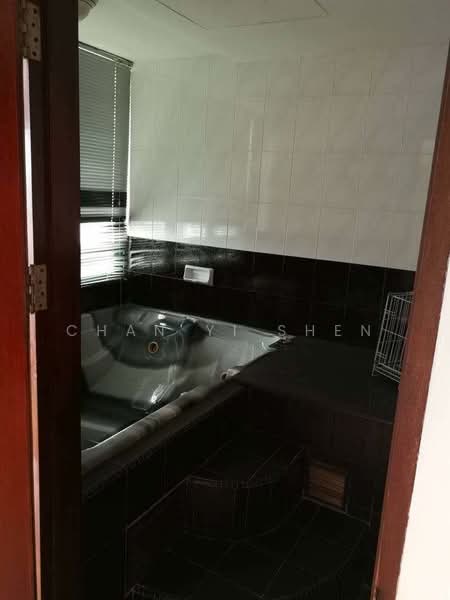 Kondominium untuk Disewa di Silverton Condominium - Chan Yi Shen - Bathroom - PropertyGuru.com.my