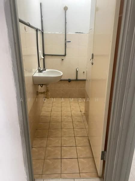 Flat for Rent at Taman Tun Hussein Onn - AfiqHamzah . - Bathroom - PropertyGuru.com.my