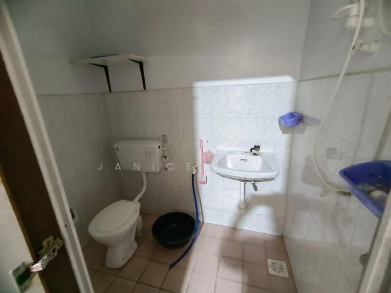 1-storey Terraced House for Rent in Taman Pulai Utama (Skudai) - Janice Yong - Bathroom - PropertyGuru.com.my
