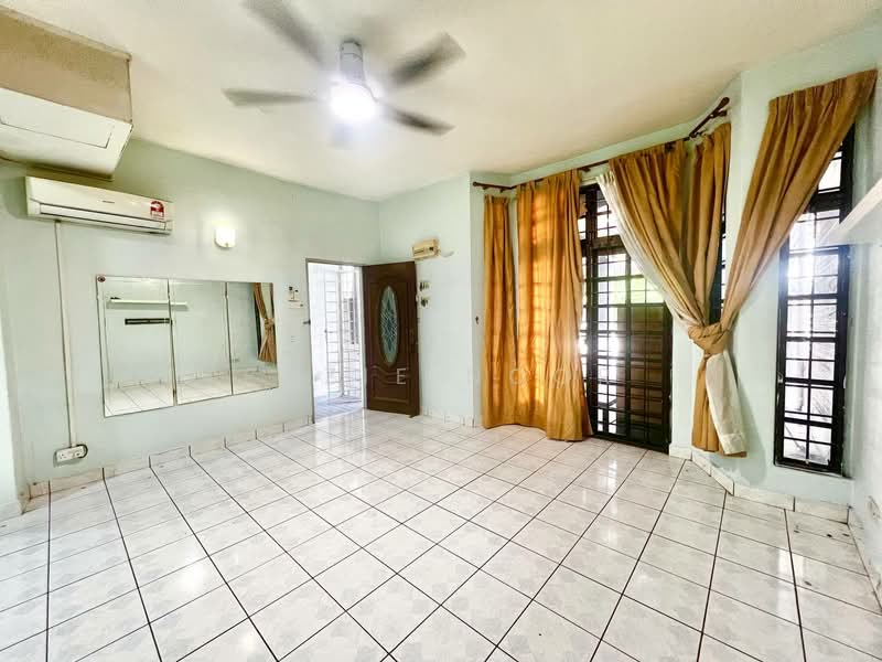 Rumah Teres 2 Tingkat untuk Dijual di Bandar Baru Bangi (Selangor) - Fazie Noor - Living Room - PropertyGuru.com.my