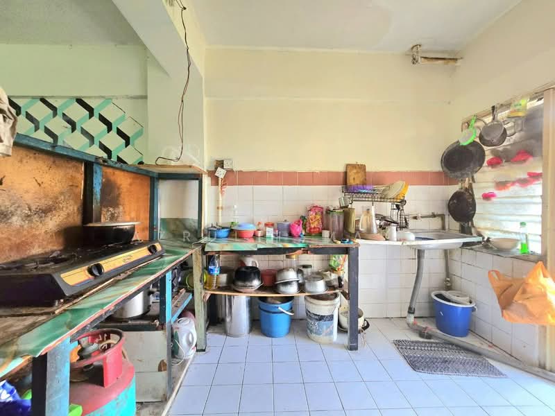 Apartment for Sale at Pangsapuri Damai - Azrul Ismail - Kitchen - PropertyGuru.com.my