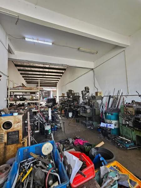 Kilang untuk Dijual di Taman Perindustrian Bukit Serdang (Seri Kembangan) - Lee Fen - Interior - PropertyGuru.com.my