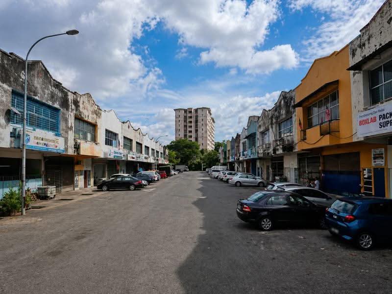Kilang untuk Dijual di Taman Perindustrian Bukit Serdang (Seri Kembangan) - Lee Fen - Exterior - PropertyGuru.com.my