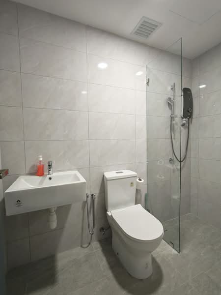 Servis Apartment untuk Disewa di Altris Residences @ The Quartz WM - Jason Teo - Bathroom - PropertyGuru.com.my