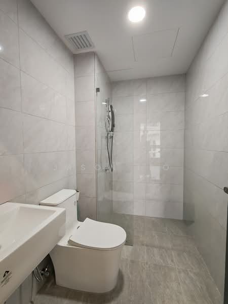 Servis Apartment untuk Disewa di Altris Residences @ The Quartz WM - Jason Teo - Bathroom - PropertyGuru.com.my