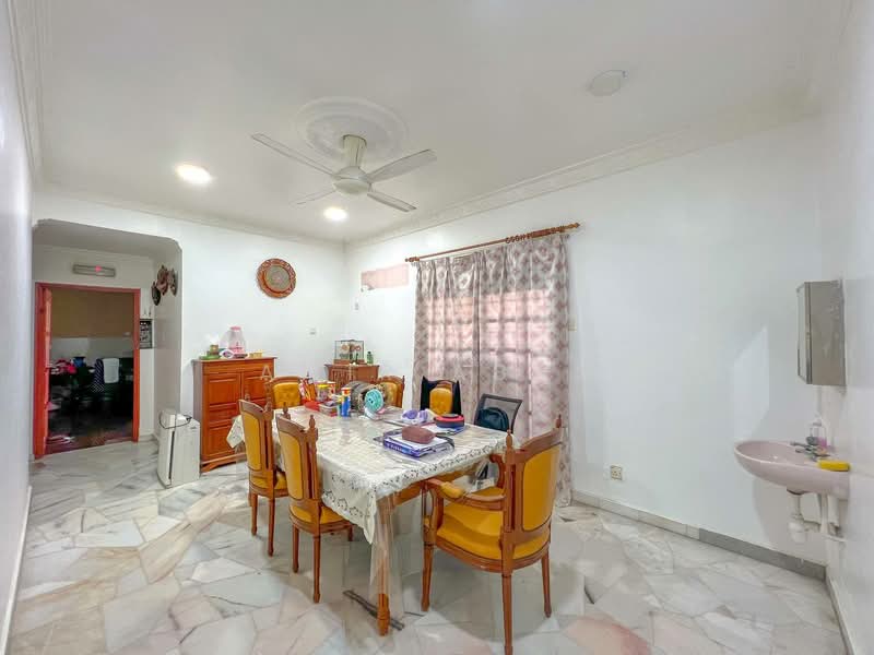 Bungalow for Sale in Shah Alam (Selangor) - Amir Abas - Dining Room - PropertyGuru.com.my