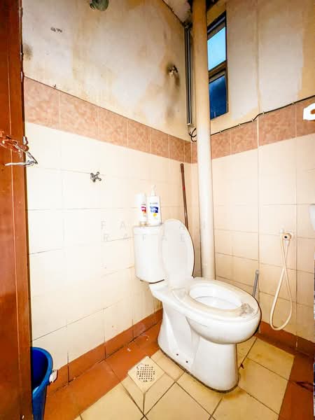 Apartment for Sale at Casmaria Apartment - Farhan Rafael - Bathroom - PropertyGuru.com.my