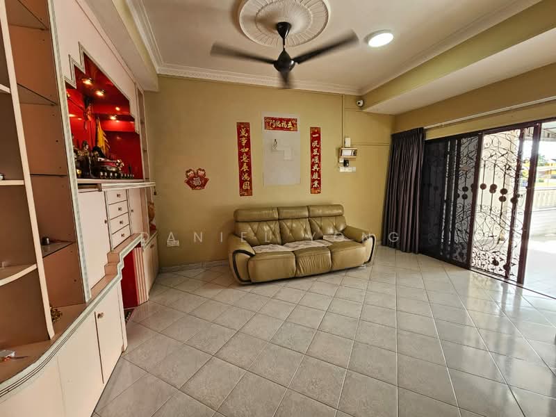2-storey Terraced House for Sale in Taman Johor Jaya (Johor Bahru) - Daniel Yong - Living Room - PropertyGuru.com.my