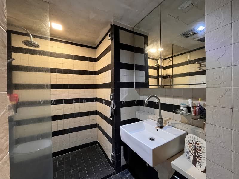 Condominium for Sale at Seri Maya Condominium - Valerie Arnesto - Bathroom - PropertyGuru.com.my