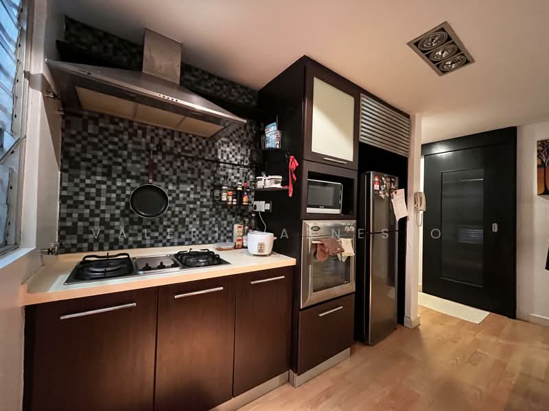 Condominium for Sale at Seri Maya Condominium - Valerie Arnesto - Kitchen - PropertyGuru.com.my