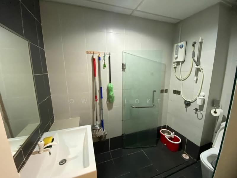 Servis Apartment untuk Disewa di Centrestage Designer Suite - Owen Loke - Bathroom - PropertyGuru.com.my