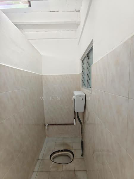 2-storey Terraced House for Sale in Taman Kluang Barat (Kluang) - Win Lim - Bathroom - PropertyGuru.com.my