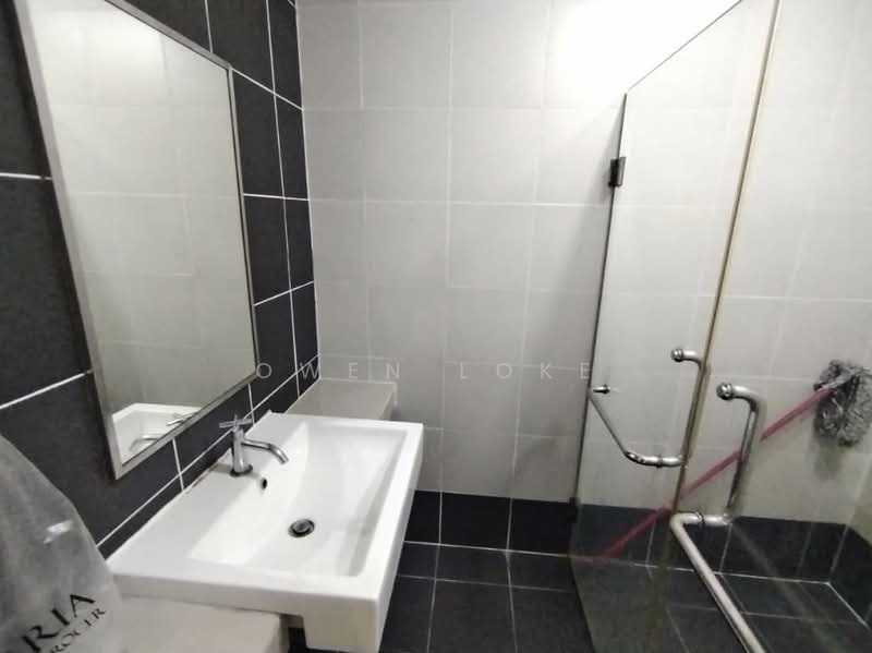 Servis Apartment untuk Disewa di Centrestage Designer Suite - Owen Loke - Bathroom - PropertyGuru.com.my