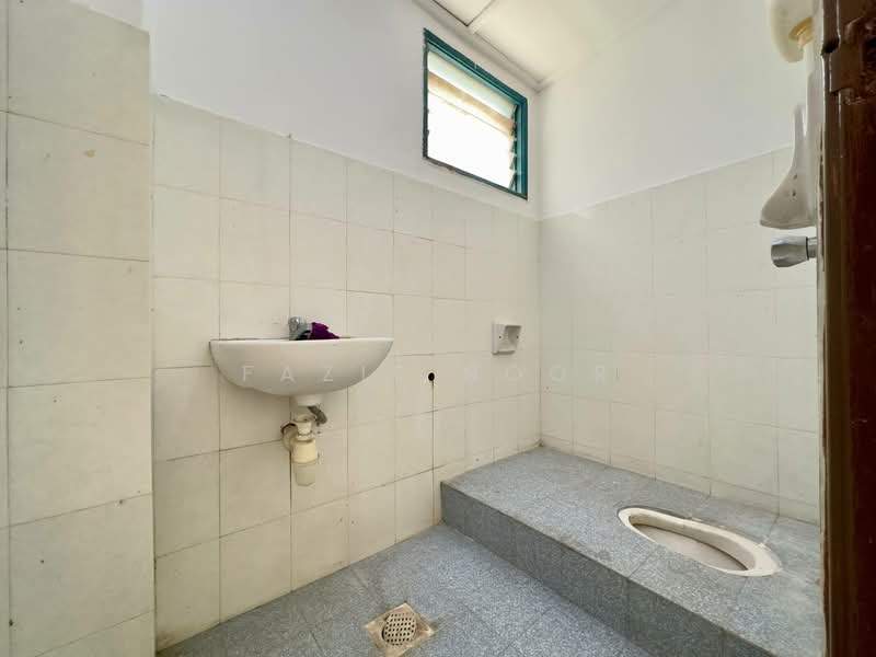 Terraced House for Sale in Sungai Buloh (Selangor) - Fazie Noor - Bathroom - PropertyGuru.com.my