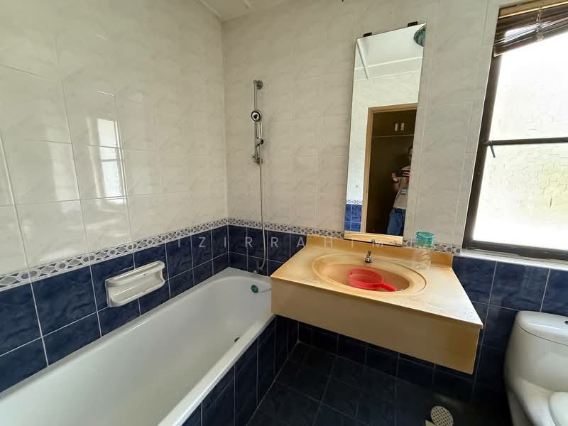 2-storey Terraced House for Rent in Presint 8 (Putrajaya) - Azizirrahim . - Bathroom - PropertyGuru.com.my